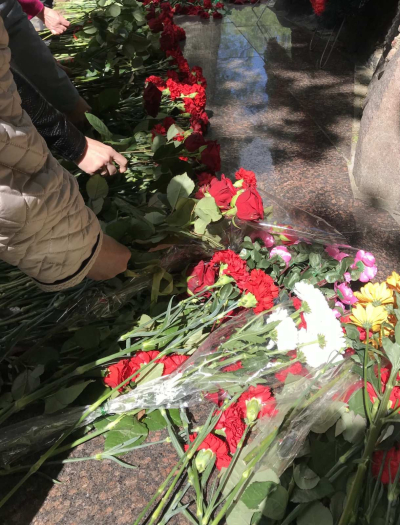 БГАМЛИ во время возложения цветов к мемориальному комплексу и памятнику Неизвестному солдату