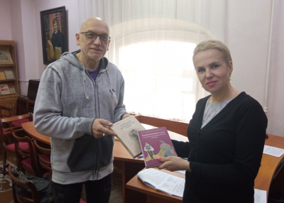 Гісторык тэатра Барыс Ільін наведаў архіў-музей