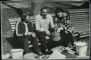 В.М.Коўтун, С.Красікаў і Л.Кашкурэвіч. 1980-я гг. Каралішчавічы