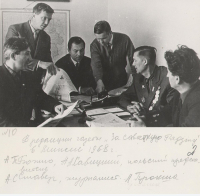 У рэдакцыі газеты “За савецкую Радзіму” ў Мінску, 1968 г. А.Ц.Бажко, А.А.Савіцкі, польскі прадстаўнік, А.С. Ставер, журналіст Л.Я.Прокша