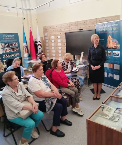 Экскурсия по литературно-документальной выставке “Іду да вершаў пешшу...”  в БГАМЛИ