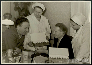 Я.Садоўскі на фабрыцы “Камунарка”. 1955