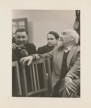 І.І. Салавейчык з фотааматарамі. 1959 г.