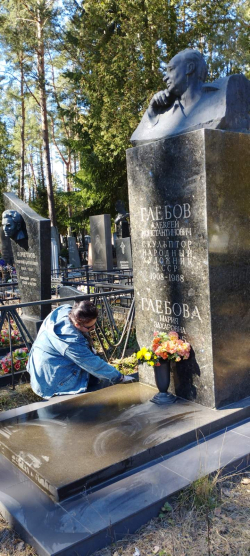 БДАМЛМ ушанаваў памяць фондаўтваральнікаў-франтавікоў у межах “Года добраўпарадкавання” і да 80-годдзя заканчэння Вялікай Айчыннай вайны