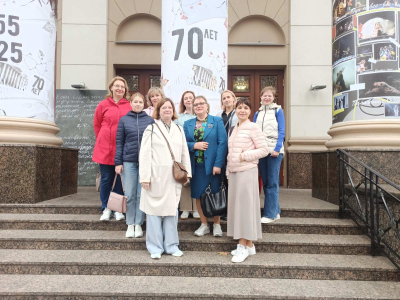 Работники БГАМЛИ посетили выставку в ТЮЗ к юбилею театра