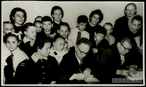 Я.Садоўскі падчас сустрэчы са школьнікамі. [1950]