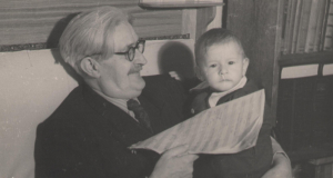 Кампазітар, Народны артыст Беларусі Я.К. Цікоцкі з унукам. [1960-1965 гг.]